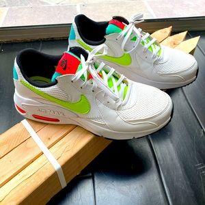 Women’s size 8 Nike Airmax